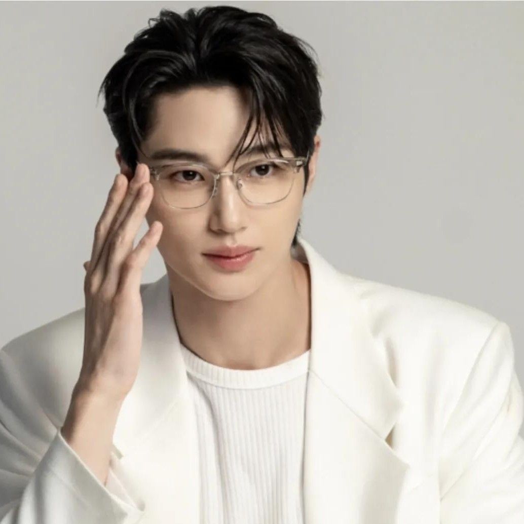 Behind-the-scenes cut of Byeon Wooseok
