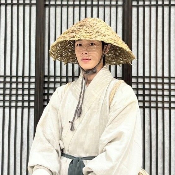 Behind-the-scenes cut of Lee Jaewook