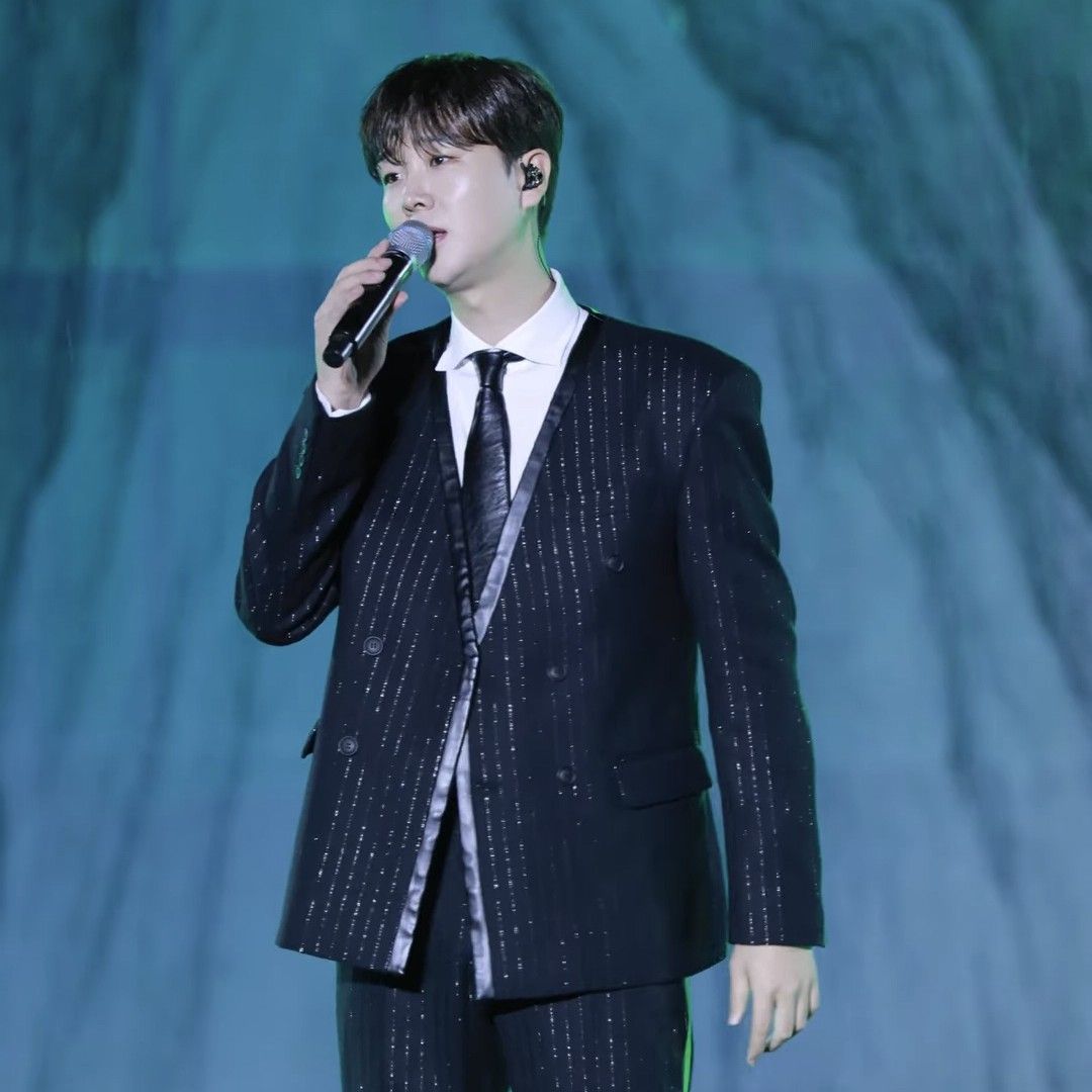 A moment captured by a fan of Song Minjun