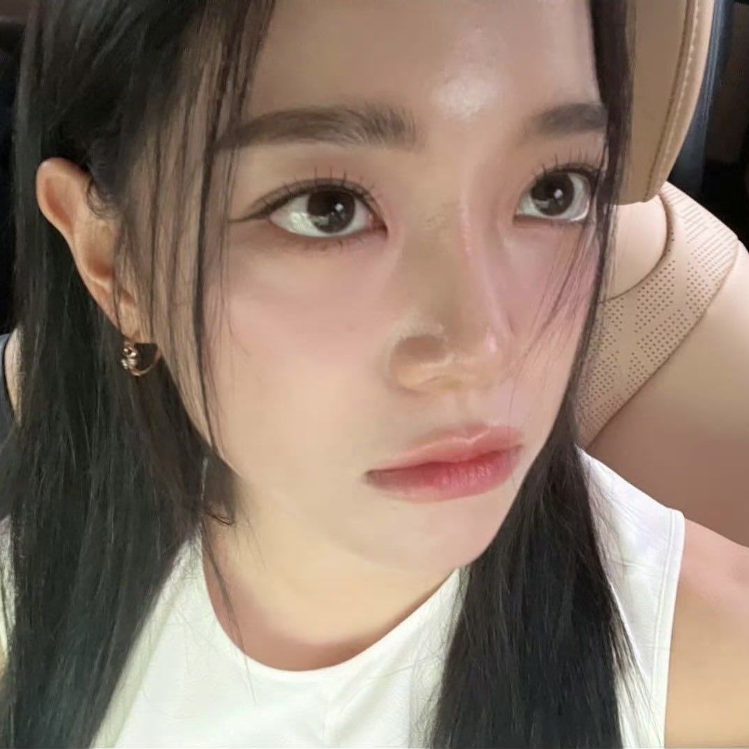 Behind-the-scenes cut of Kim Sejeong