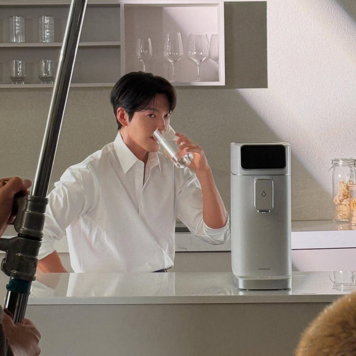Foto terbaru dari Kim Woobin