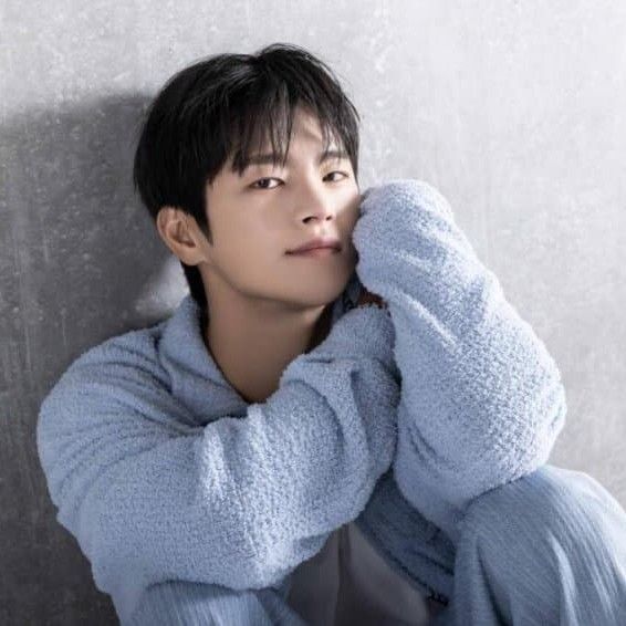 A moment captured by a fan of Seo Inguk