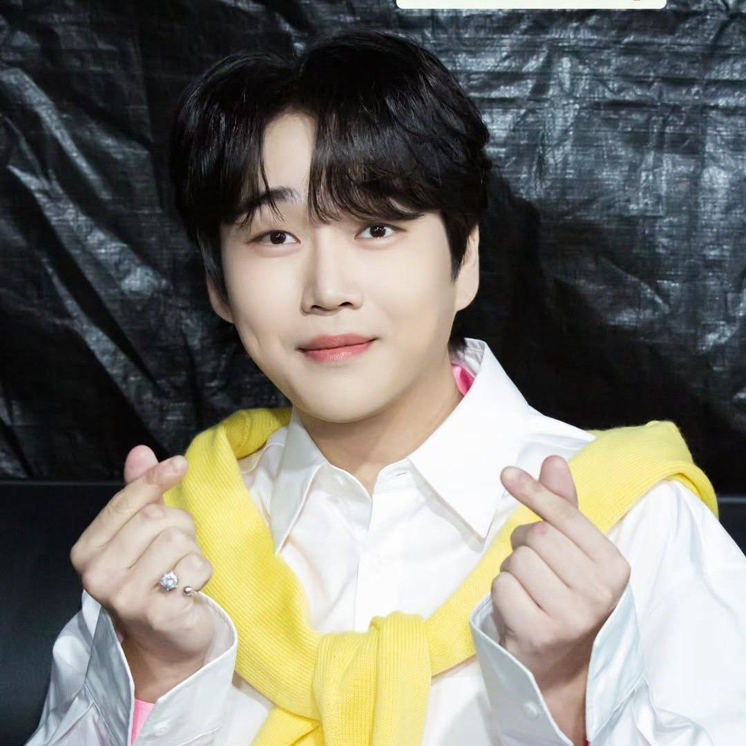 A moment captured by a fan of Hwang Youngwoong