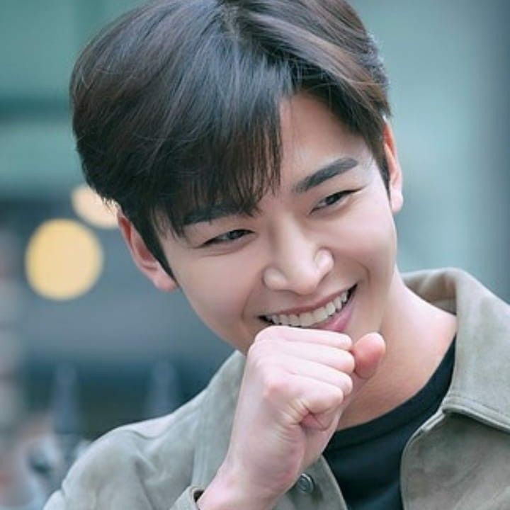 Behind-the-scenes cut of Rowoon