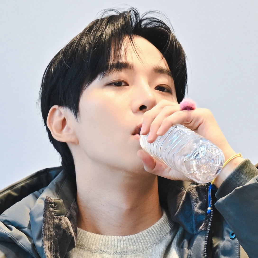 イ・ジュノの最近の活動ショット