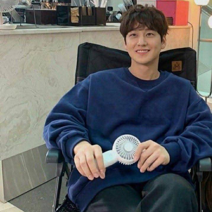 Behind-the-scenes cut of Kim Bum
