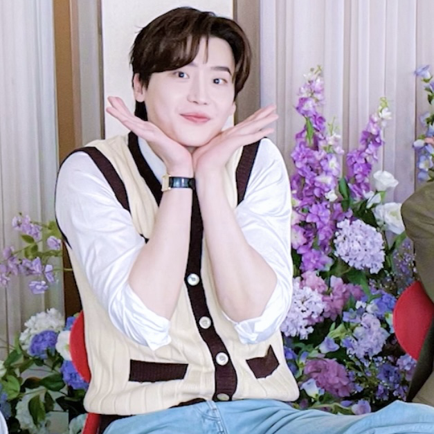 Recent activity shot of Lee Jongsuk