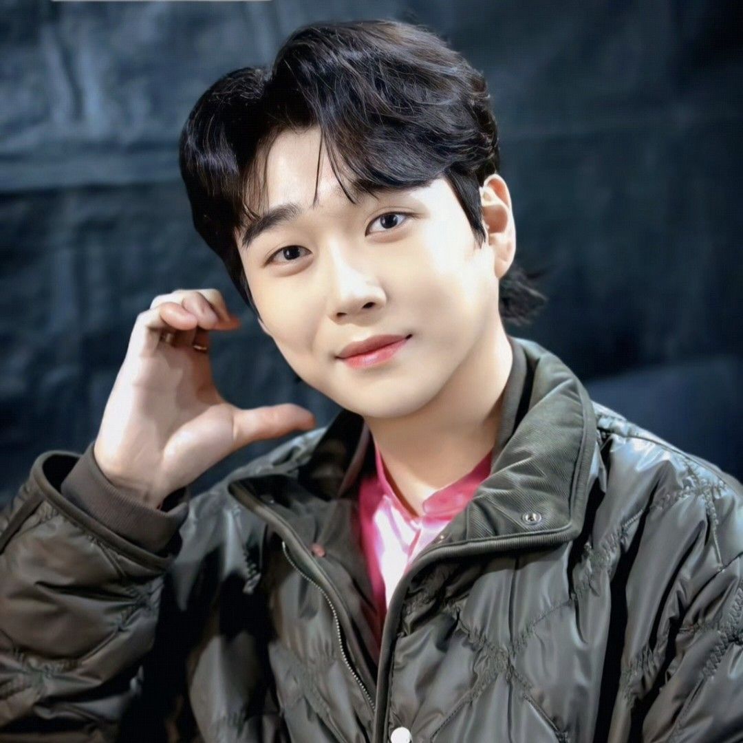 A moment captured by a fan of Hwang Youngwoong