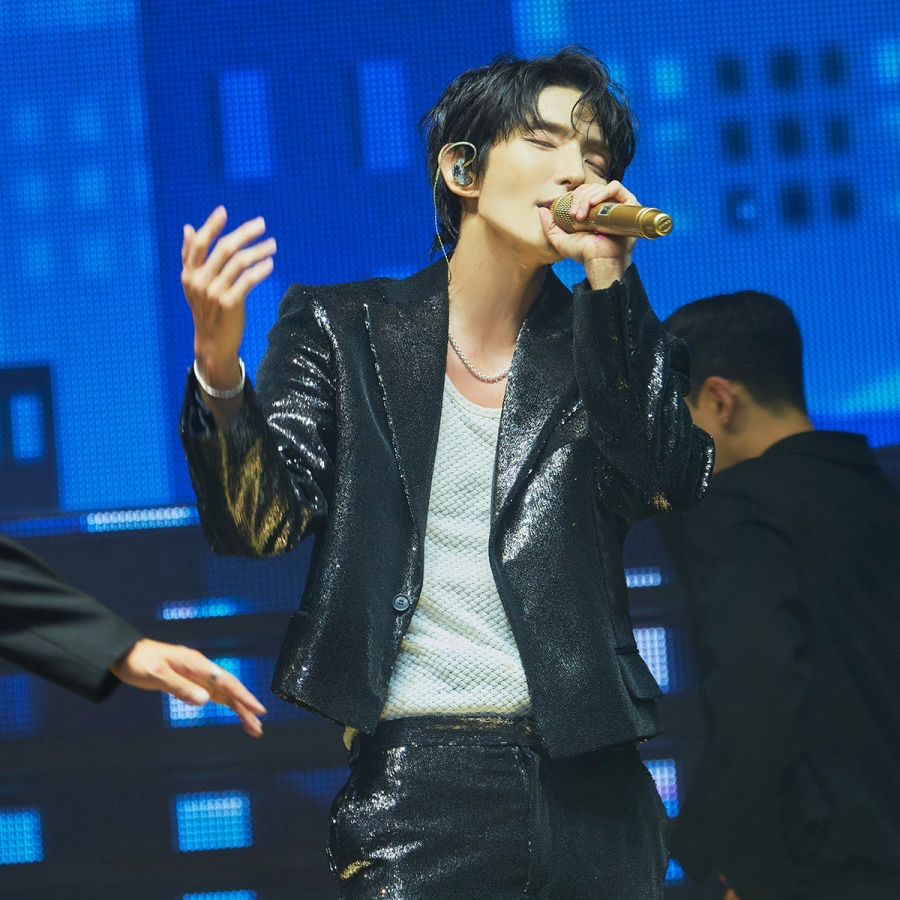 A moment captured by a fan of Lee Joongi
