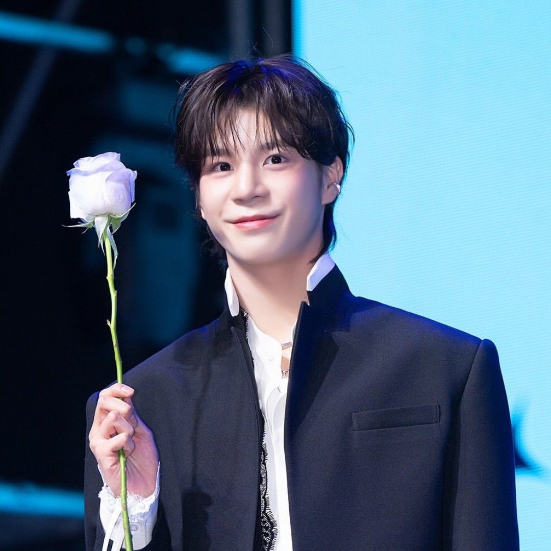 Behind-the-scenes cut of Jeong Dongwon