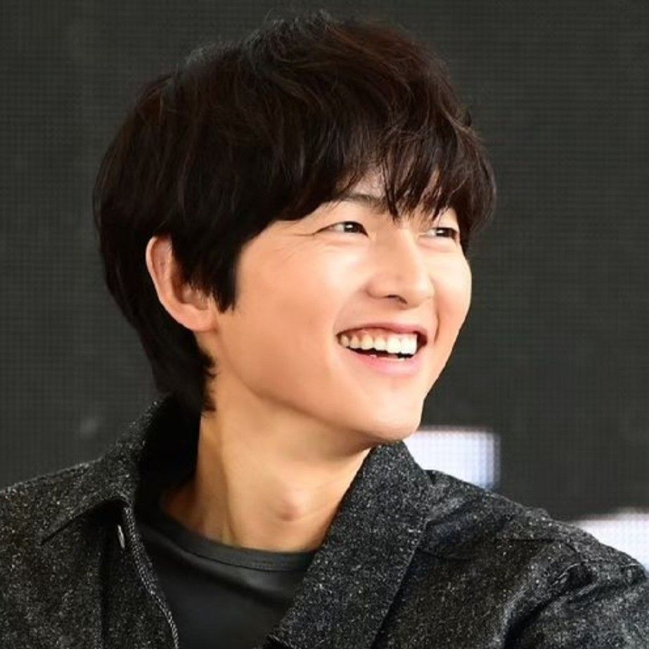 A moment captured by a fan of Song Joongki