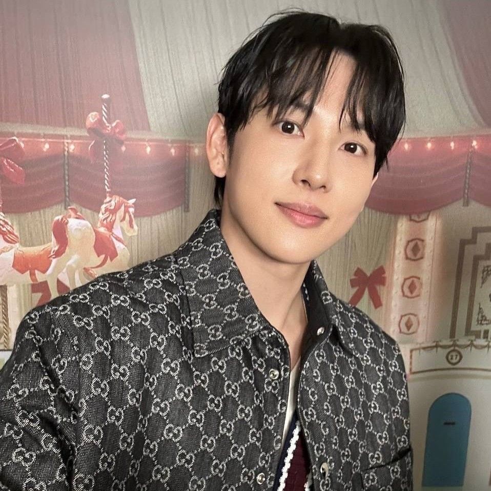 Behind-the-scenes cut of Yim Siwan