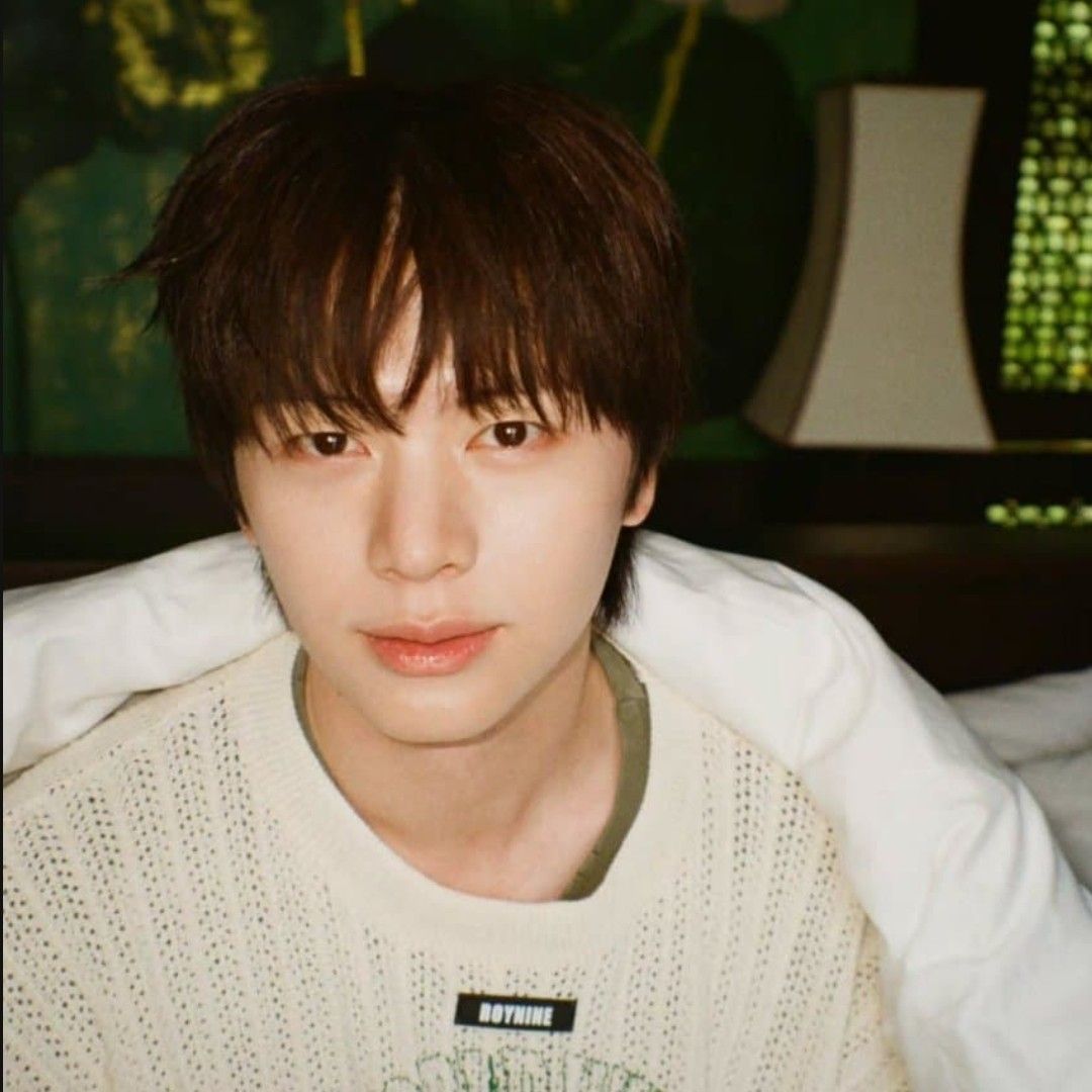 A moment captured by a fan of Yook Sungjae