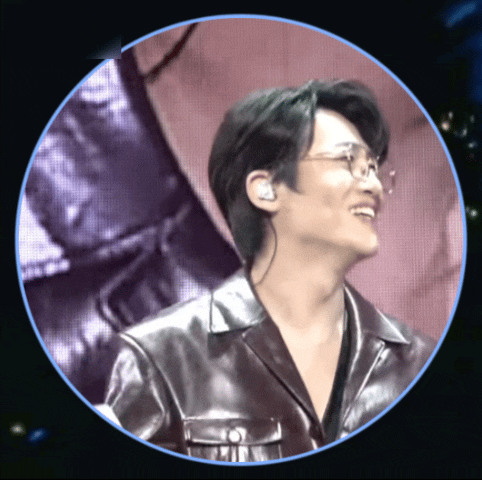 A moment captured by a fan of Shin Seungtae
