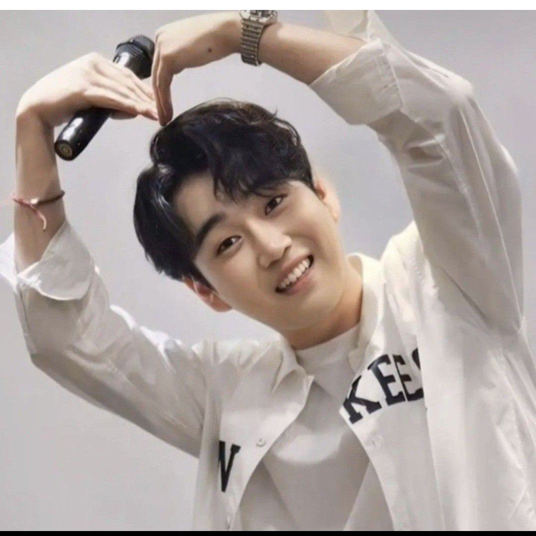 Behind-the-scenes cut of Hwang Youngwoong