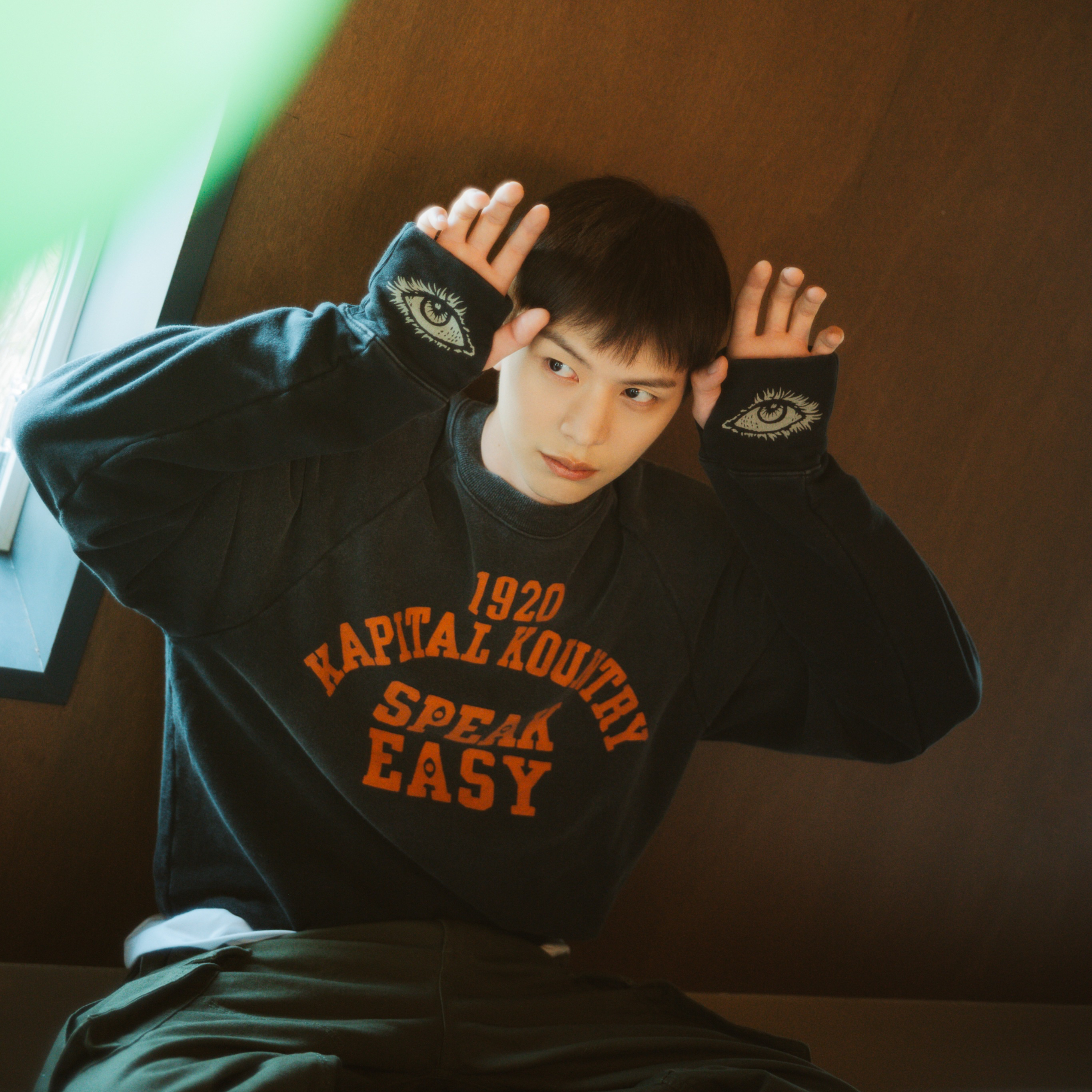 A moment captured by a fan of Yook Sungjae