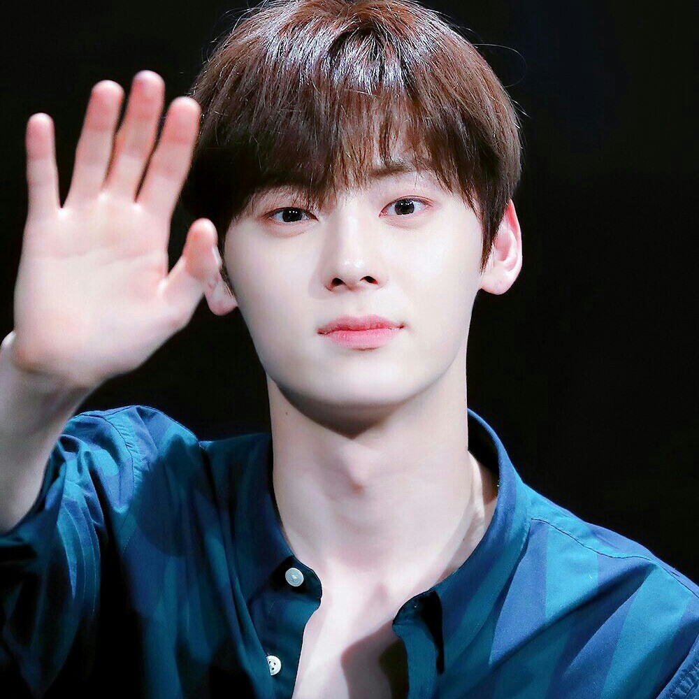 A moment captured by a fan of Hwang Minhyun
