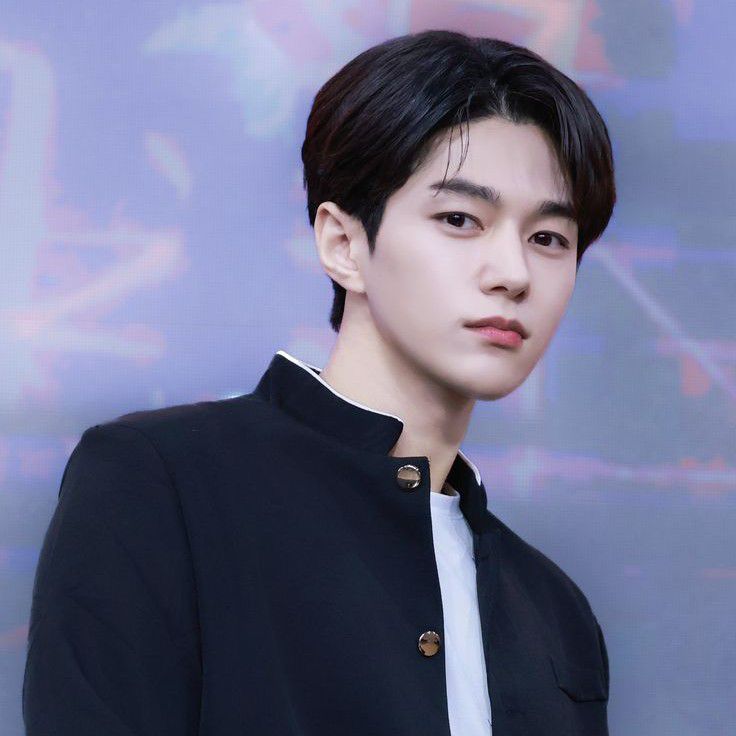 Latest photo of Kim Myungsoo (L)