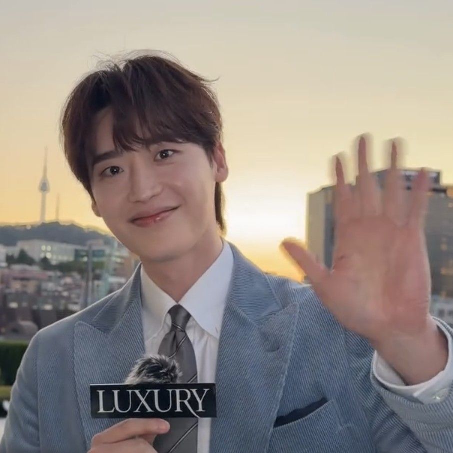 Behind-the-scenes cut of Lee Jongsuk