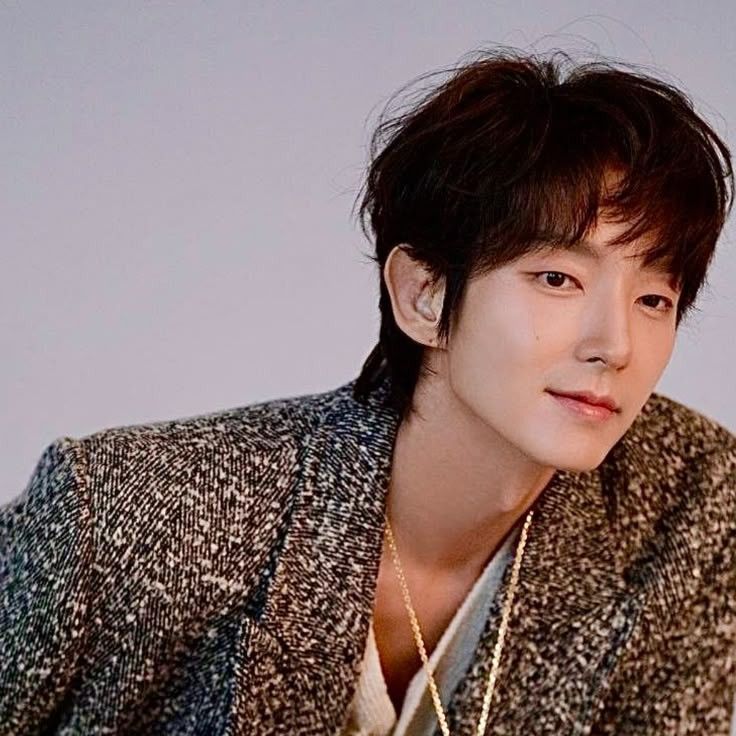 Behind-the-scenes cut of Lee Joongi