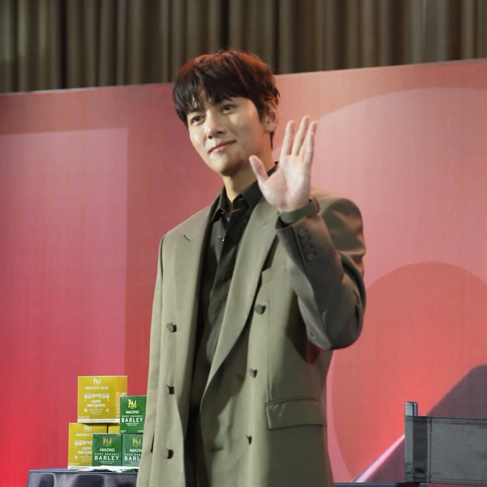 粉絲拍下的池昌旭瞬間