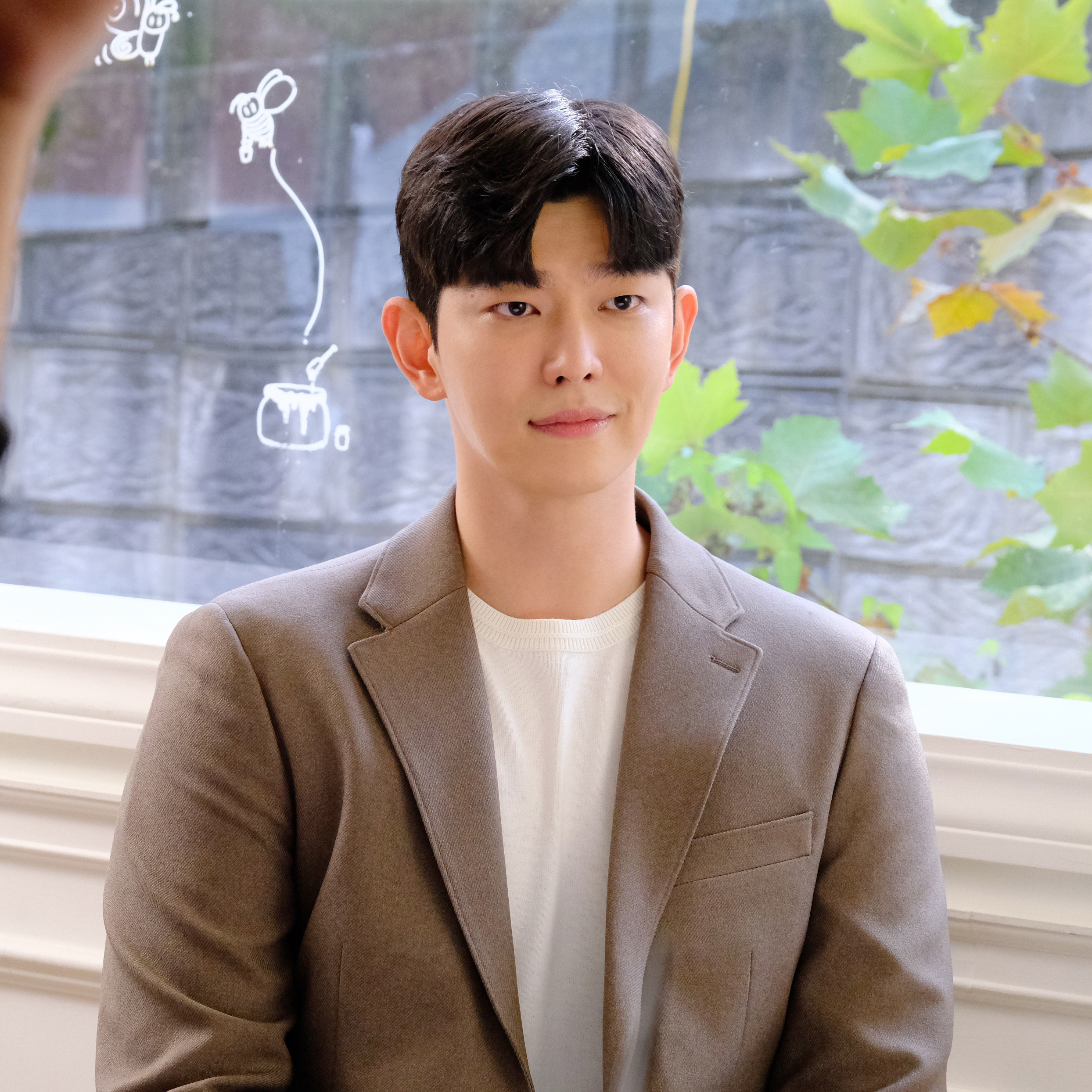 Behind-the-scenes cut of Yoon Kyunsang