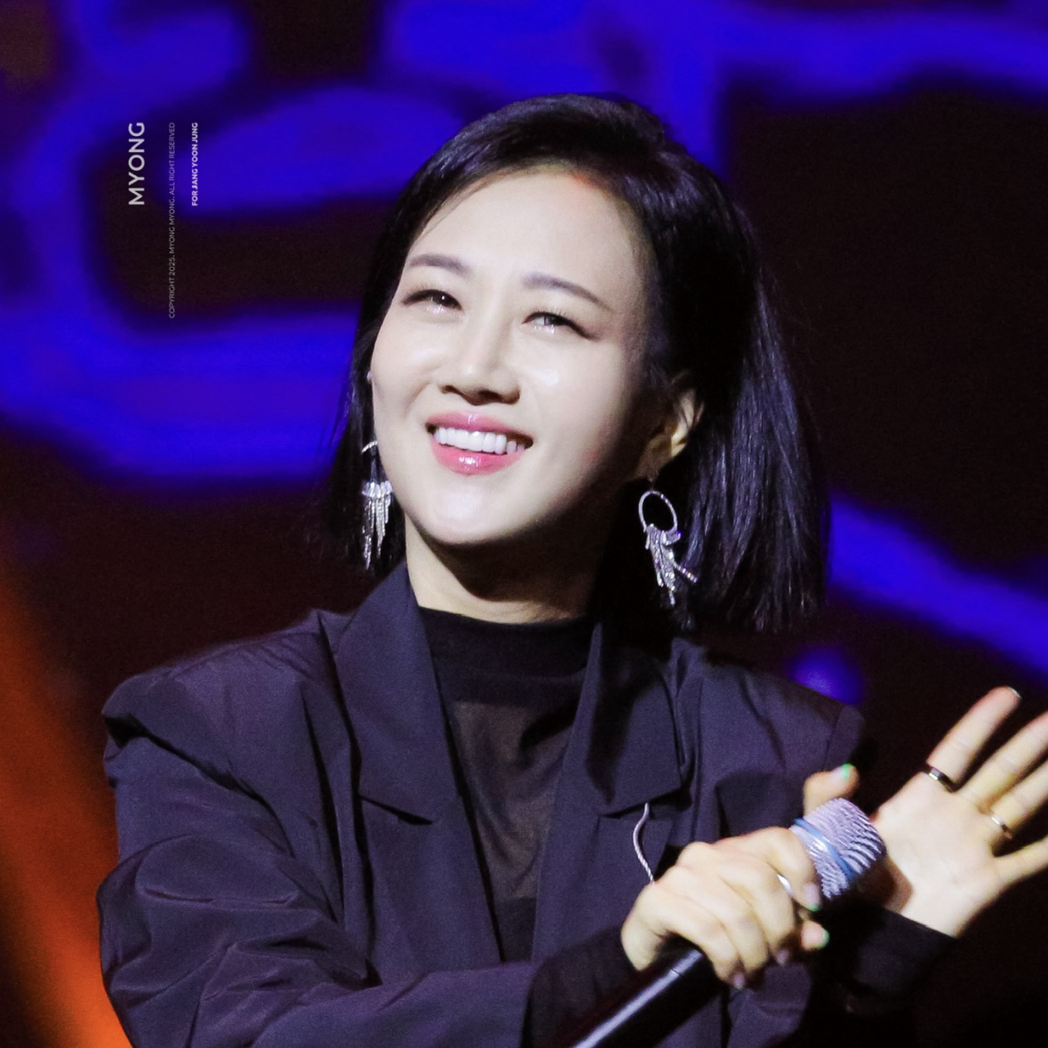 A moment captured by a fan of Jang Yoonjeong