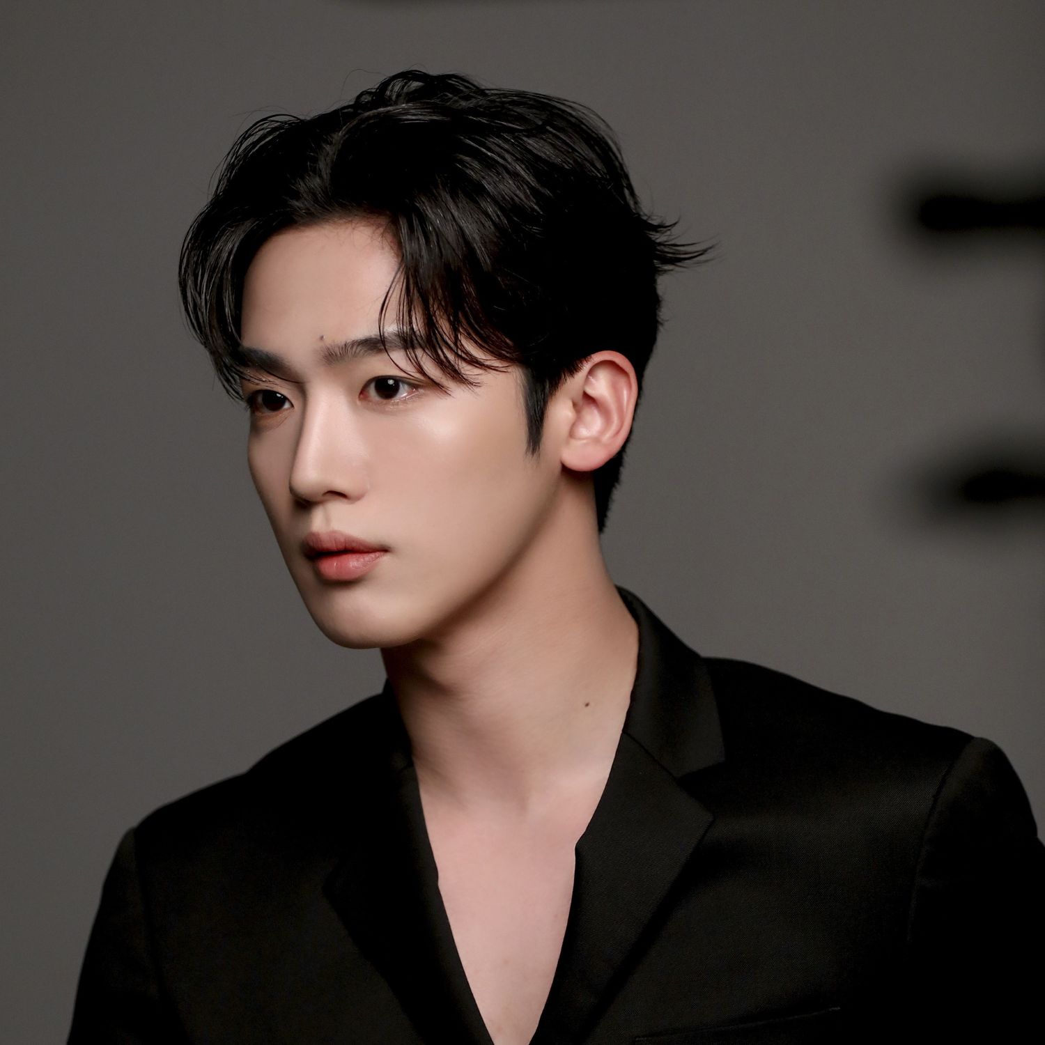 Behind-the-scenes cut of Kim Yohan