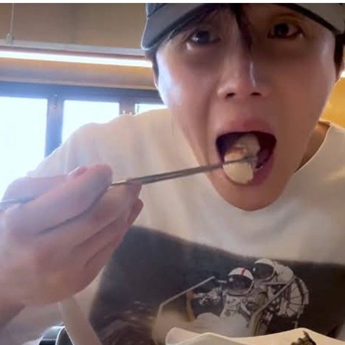 Behind-the-scenes cut of Kim Seonho