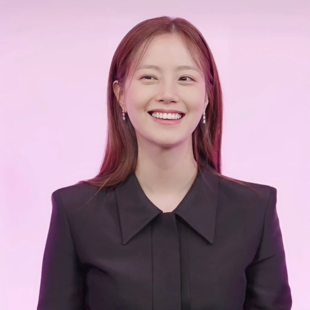 Behind-the-scenes cut of Moon Chaewon