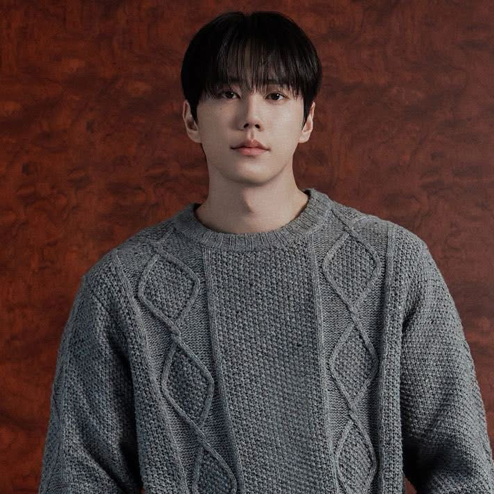 Behind-the-scenes cut of Lee Junyoung