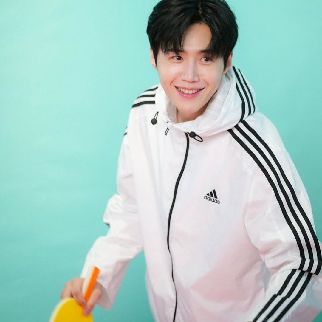 Behind-the-scenes cut of Kim Seonho