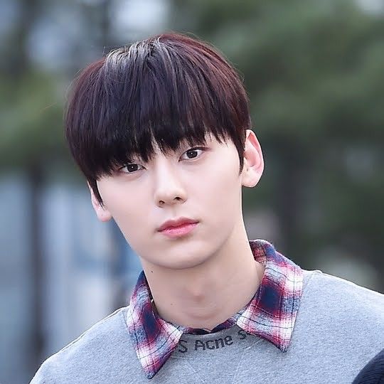 A moment captured by a fan of Hwang Minhyun
