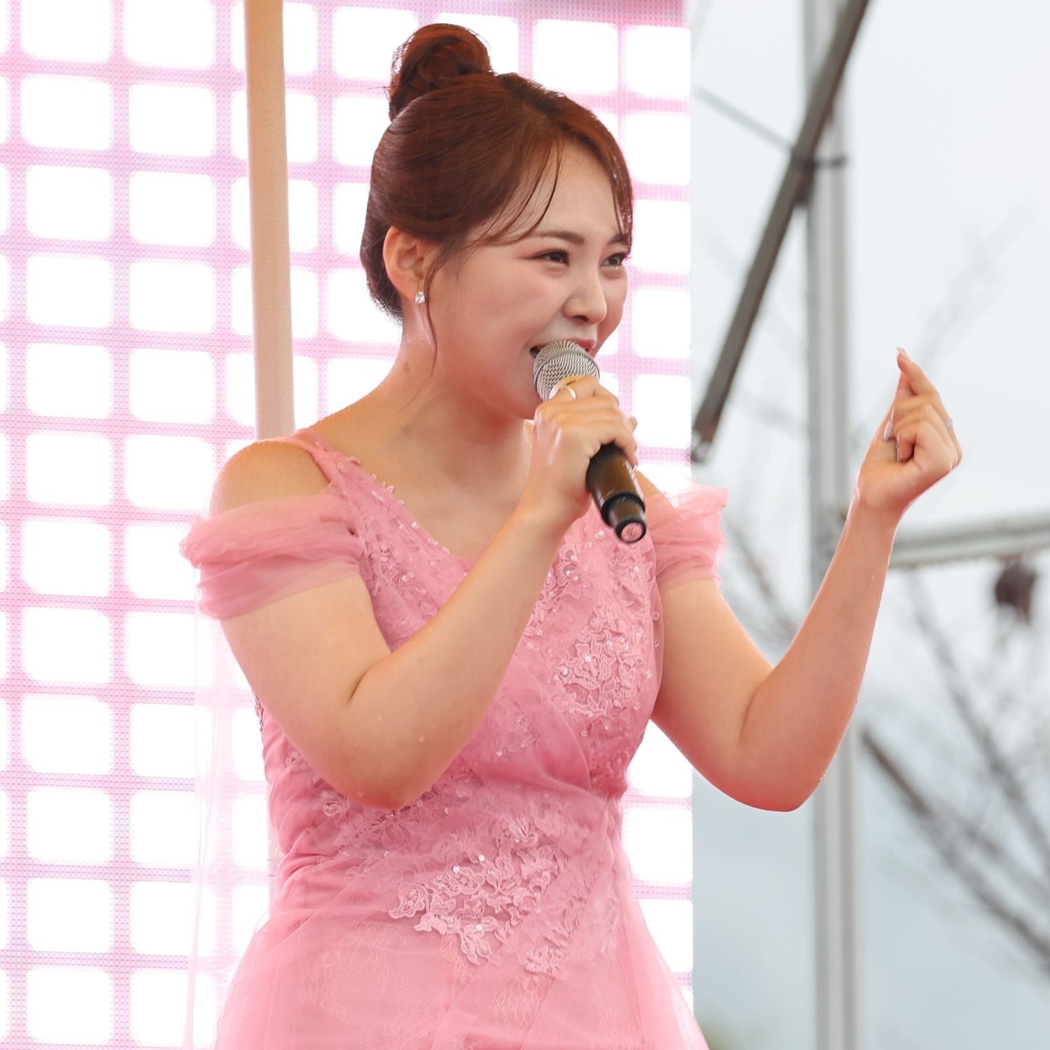 Behind-the-scenes cut of Miss Kim