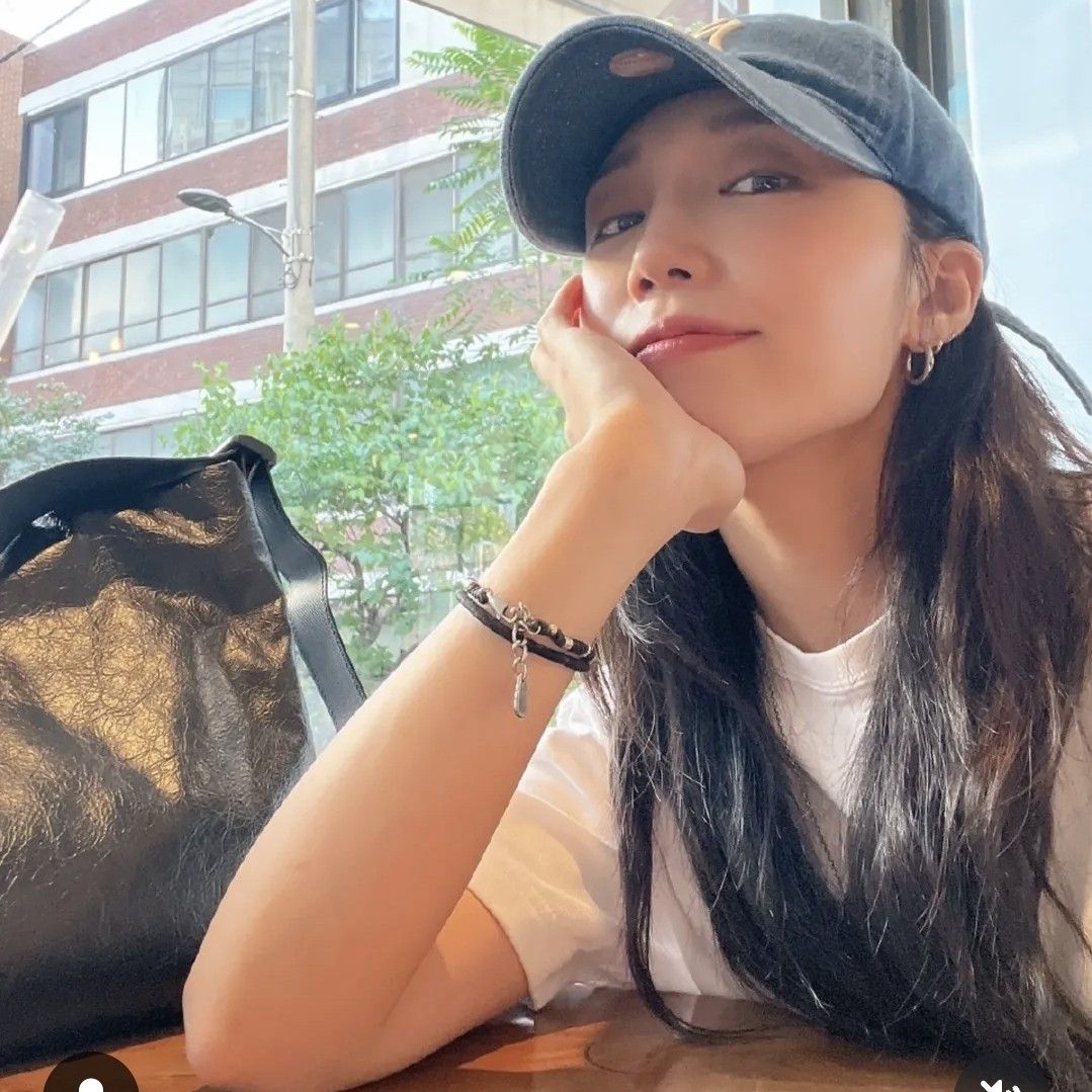 Behind-the-scenes cut of Jung Eunji