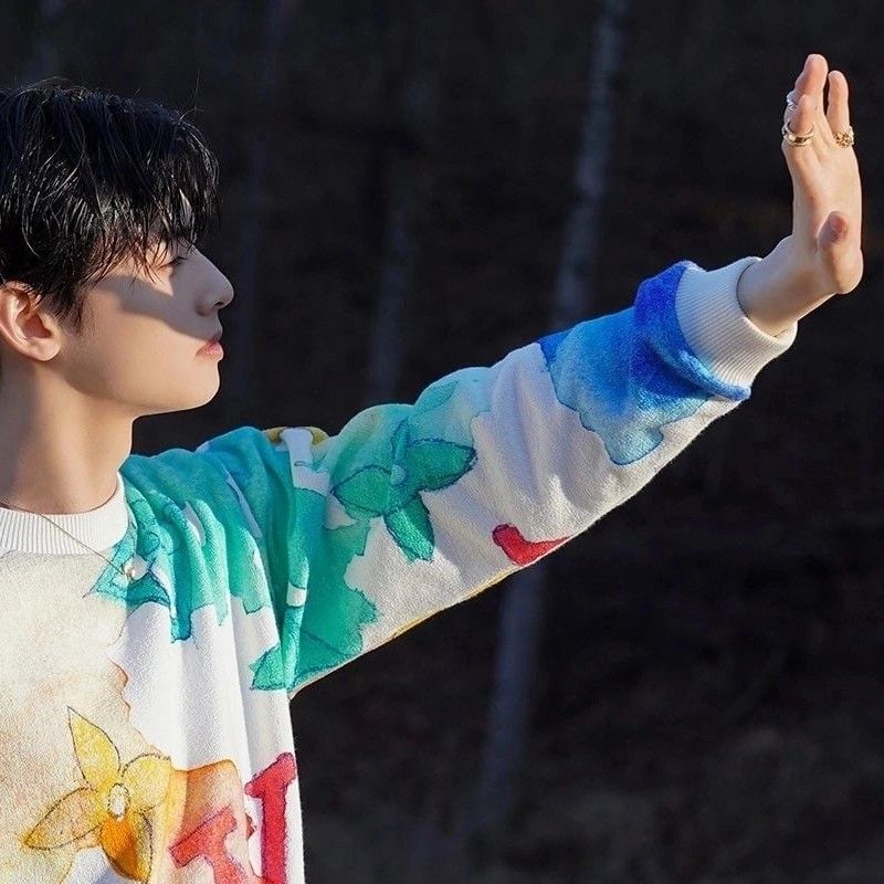 Recent activity shot of Cha Eunwoo