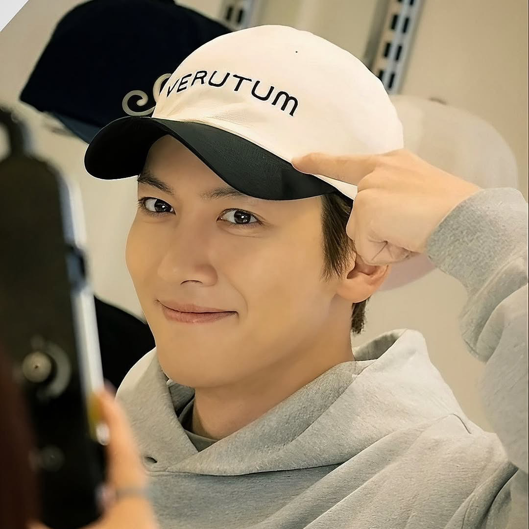 Behind-the-scenes cut of Ji Changwook