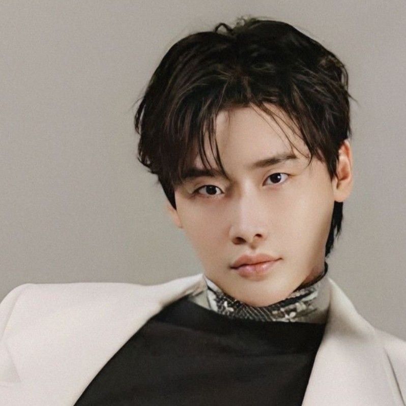 Recent activity shot of Lee Jongsuk