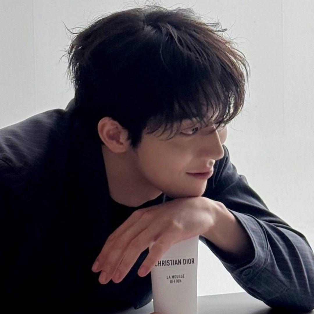 Behind-the-scenes cut of Nam Joohyuk