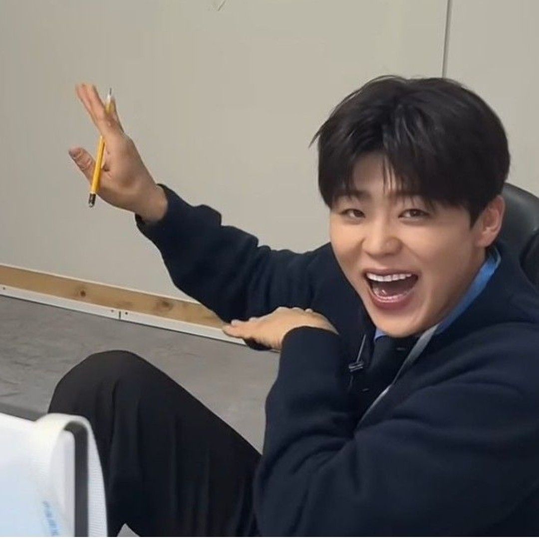 A moment captured by a fan of Park Jihyeon