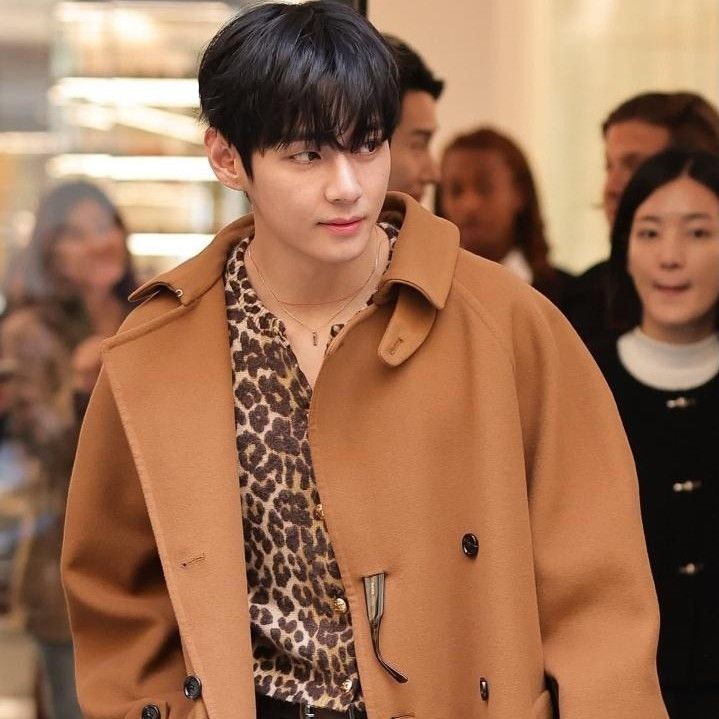 金泰亨 (V)的最新照片