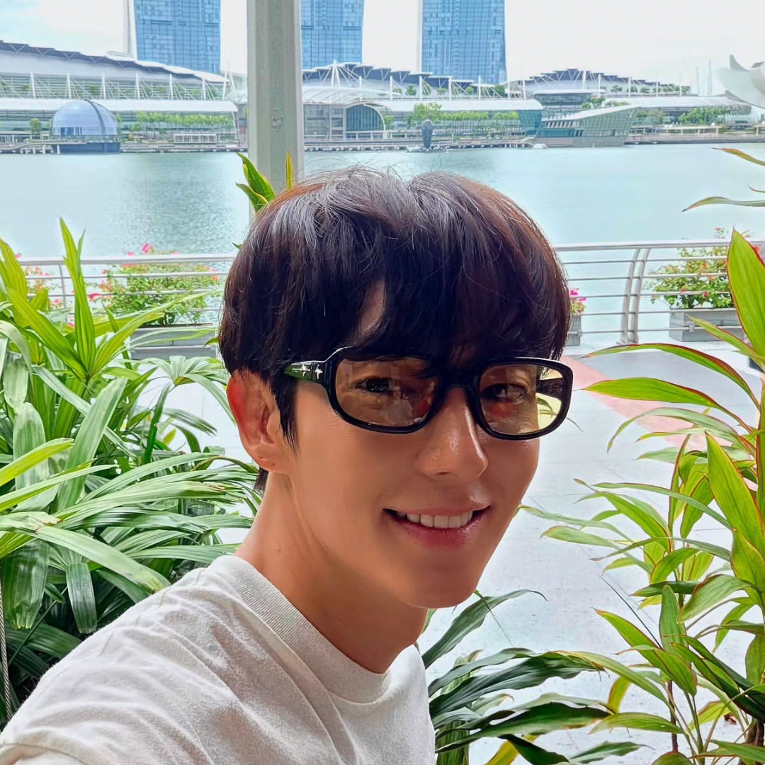 Behind-the-scenes cut of Lee Joongi