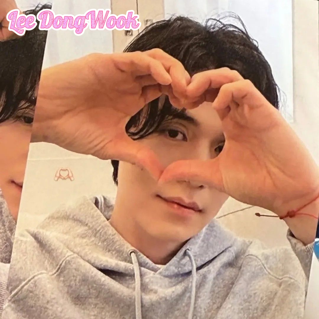 A moment captured by a fan of Lee Dongwook