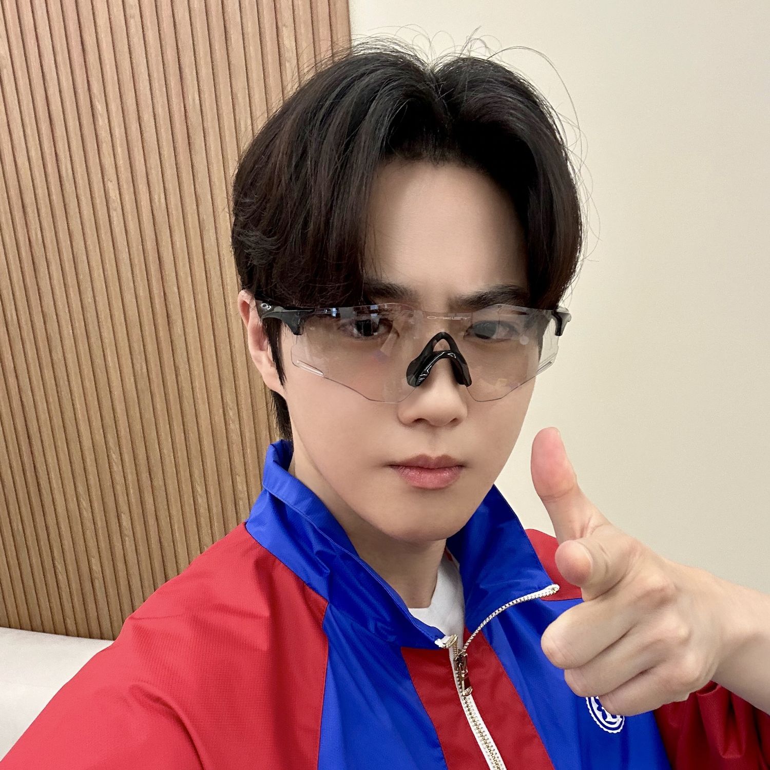 Behind-the-scenes cut of Suho