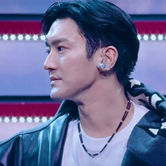 Latest photo of Choi Siwon
