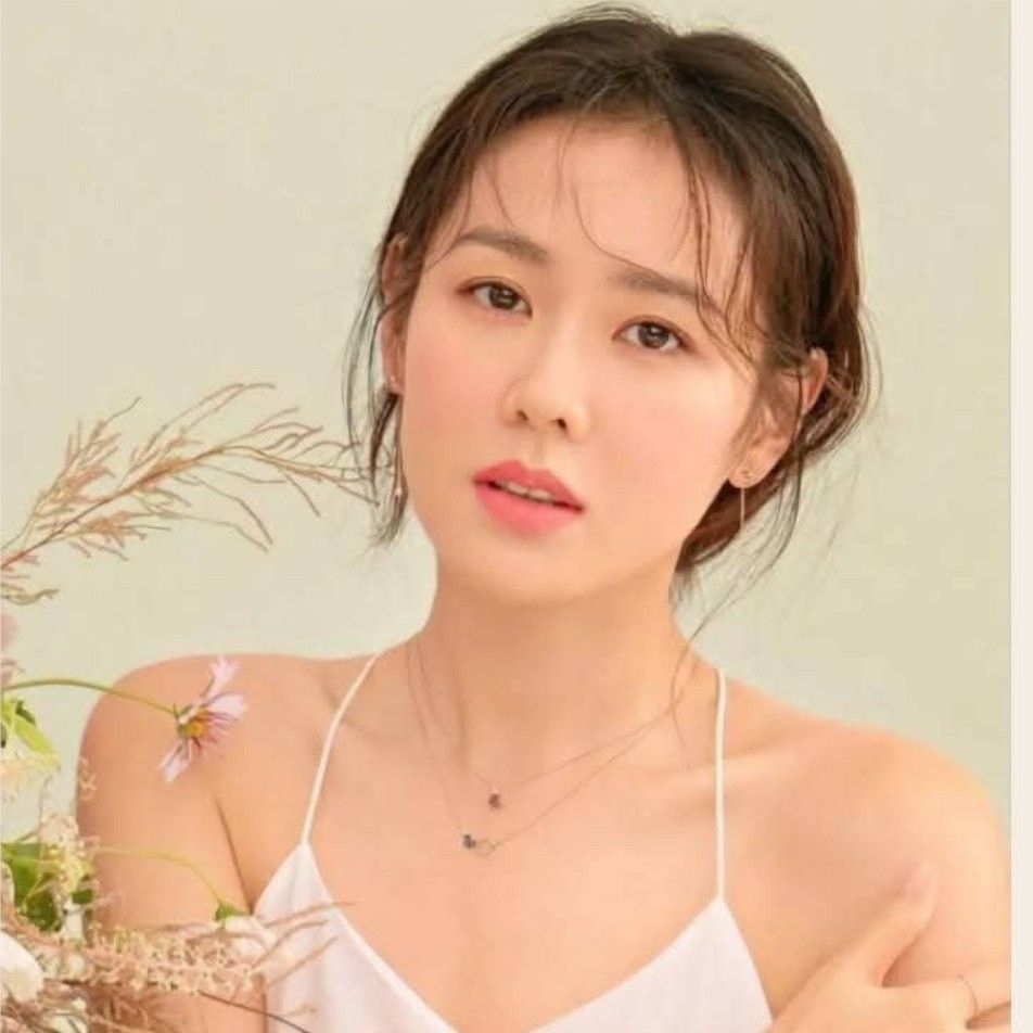 Latest photo of Son Yejin
