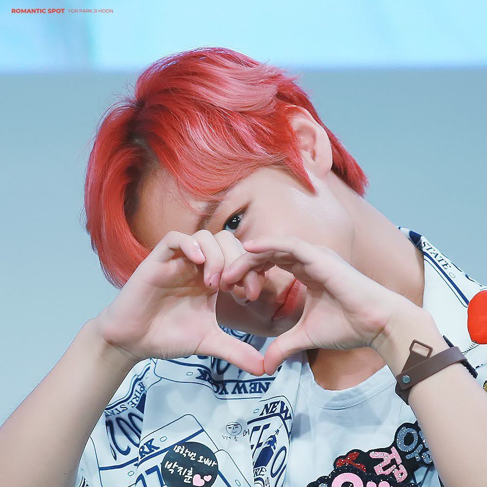 Behind-the-scenes cut of Park Jihoon