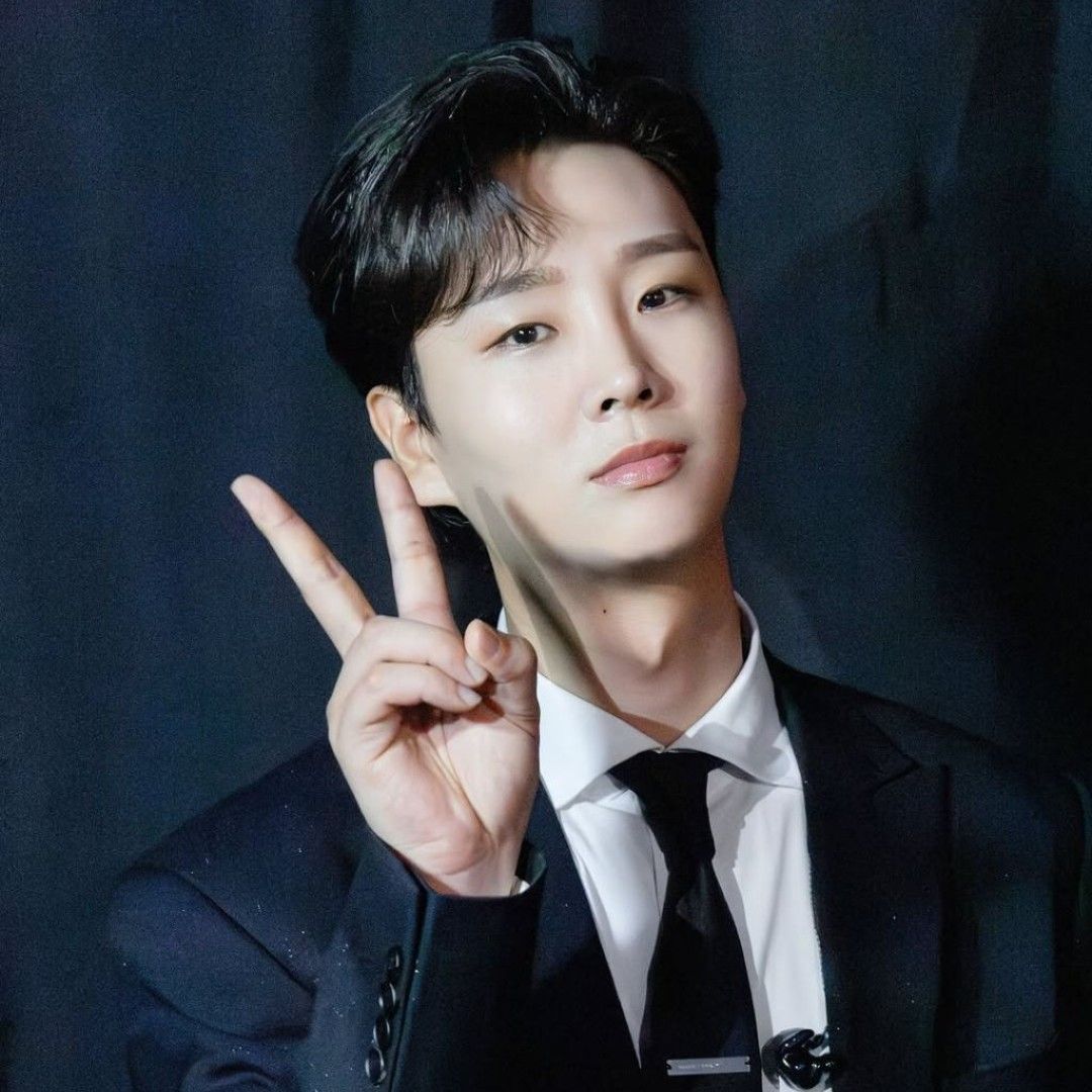 Behind-the-scenes cut of Song Minjun