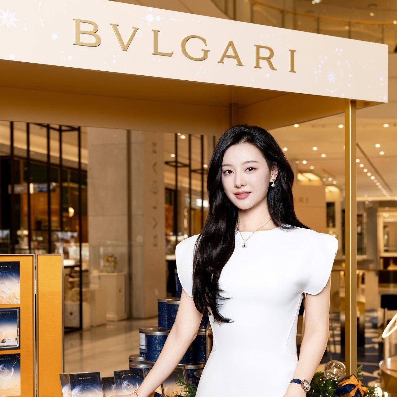 Behind-the-scenes cut of Kim Jiwon