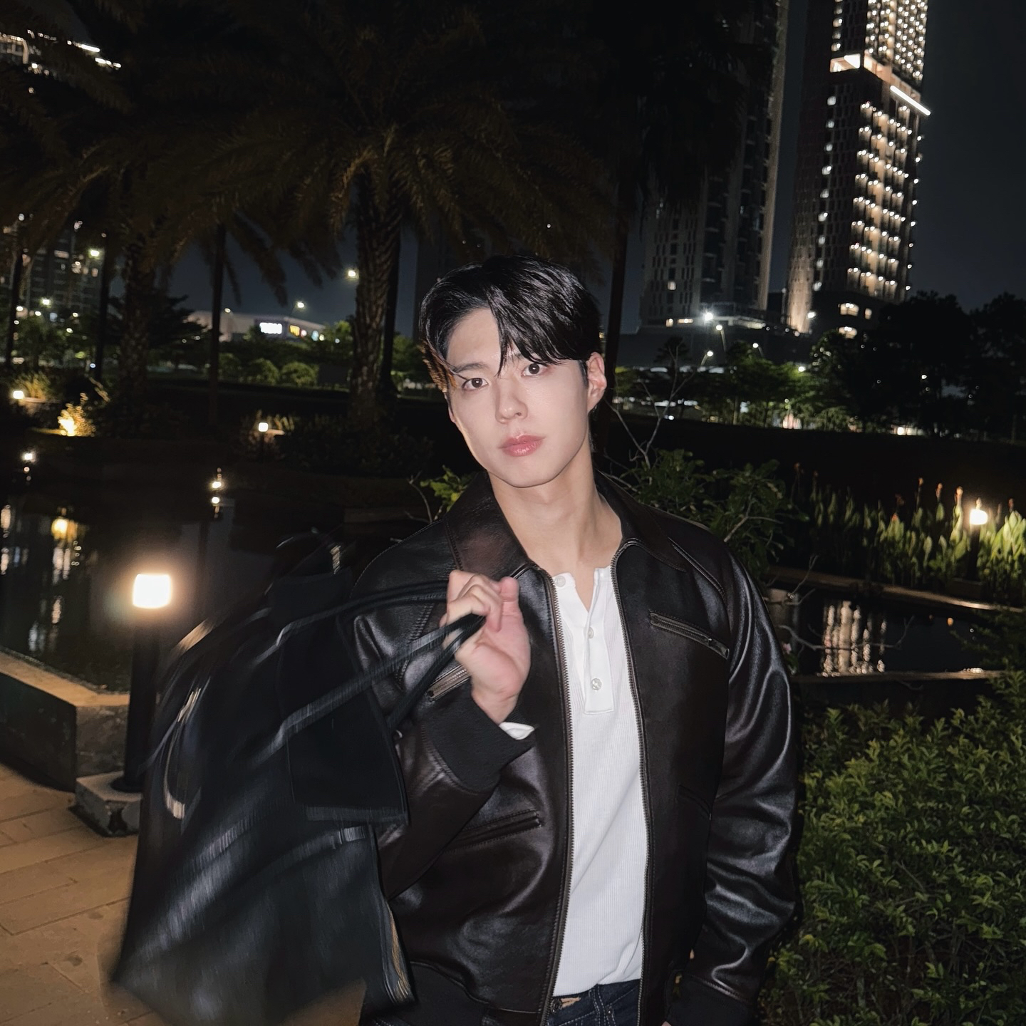 Behind-the-scenes cut of Park Bogum